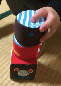 積み木を積む